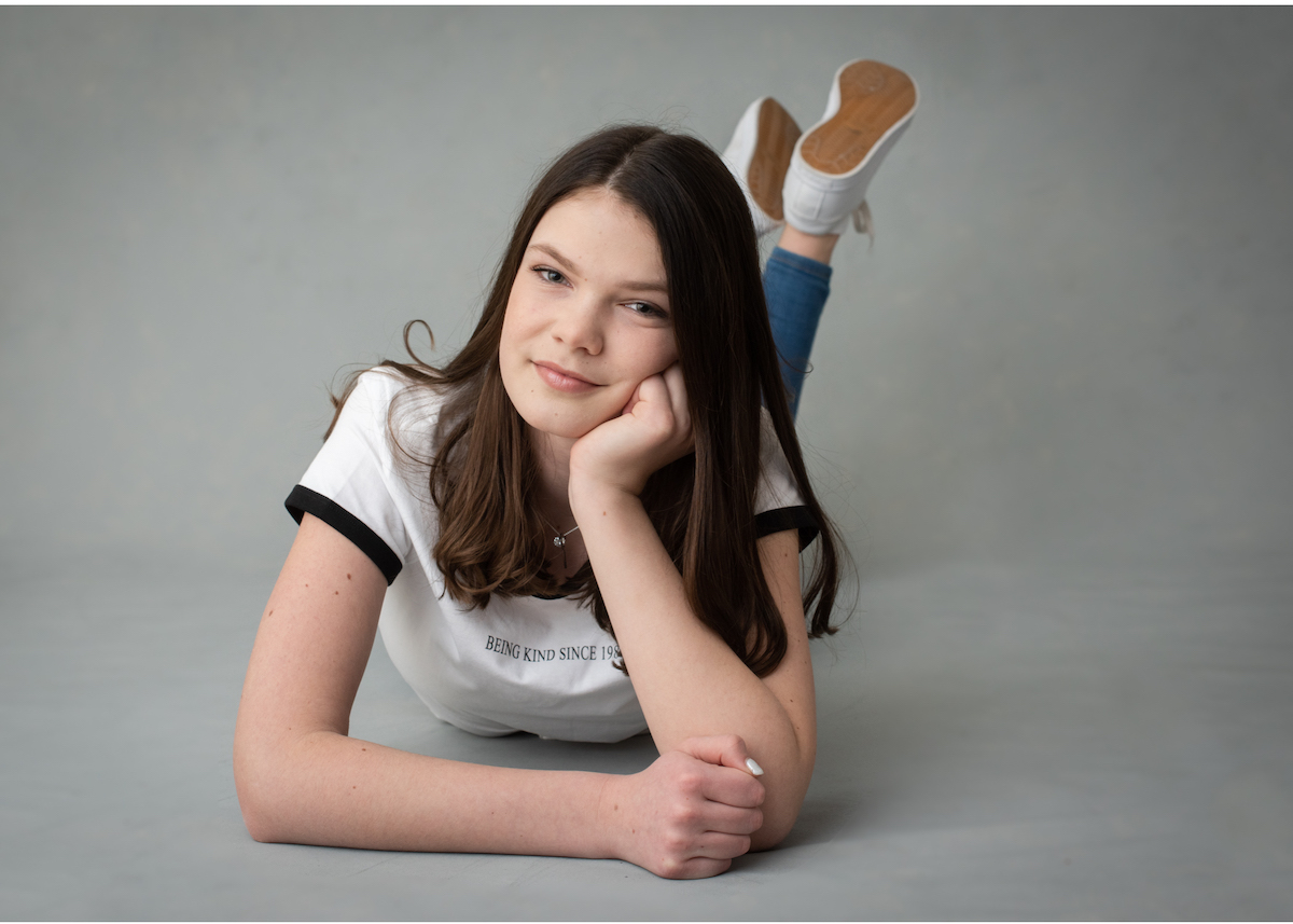 Tonårsporträtt tonårsfoto studioporträtt Naturligt porträtt Blicka studio Täby Stockholm